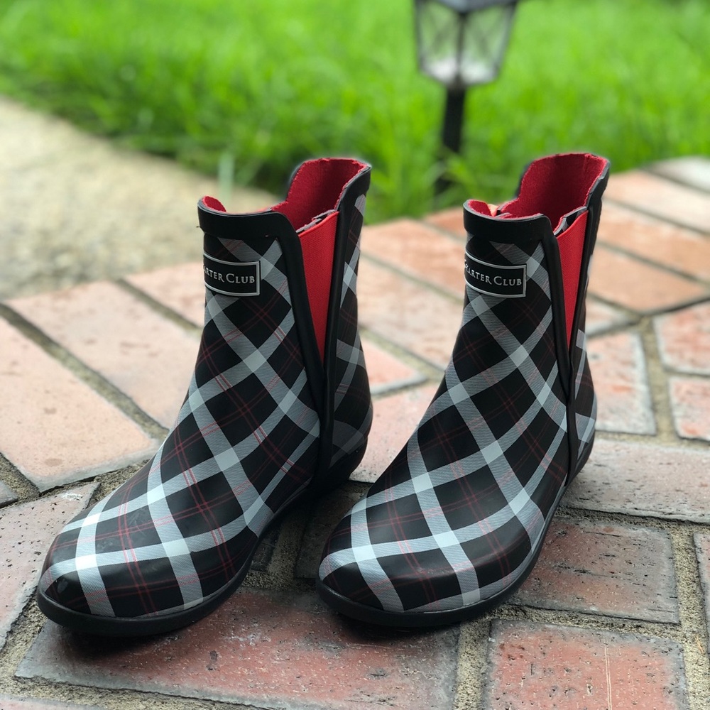 Women’s rain boots, size 5, Unused with Box